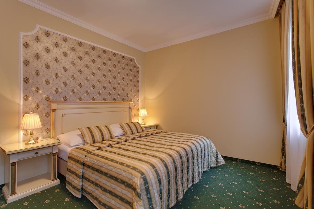 Hotel Saint Petersburg KLV Exterior foto